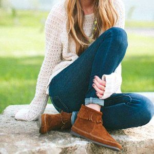 Minnetonka Slip-on Fringe Moccasin hardsole booties